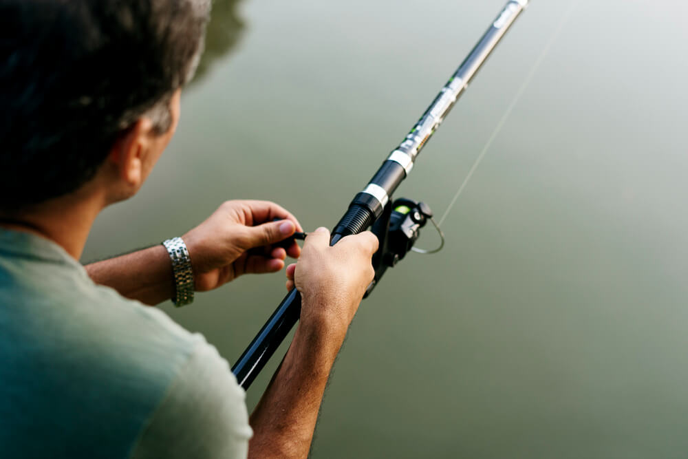 Pesca deportiva en el parque Acuarela Cajasan