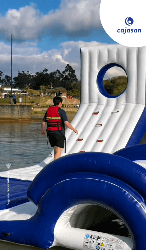 Parque acuático en la Mesa de los Santos en el lago de Acuarela Cajasan